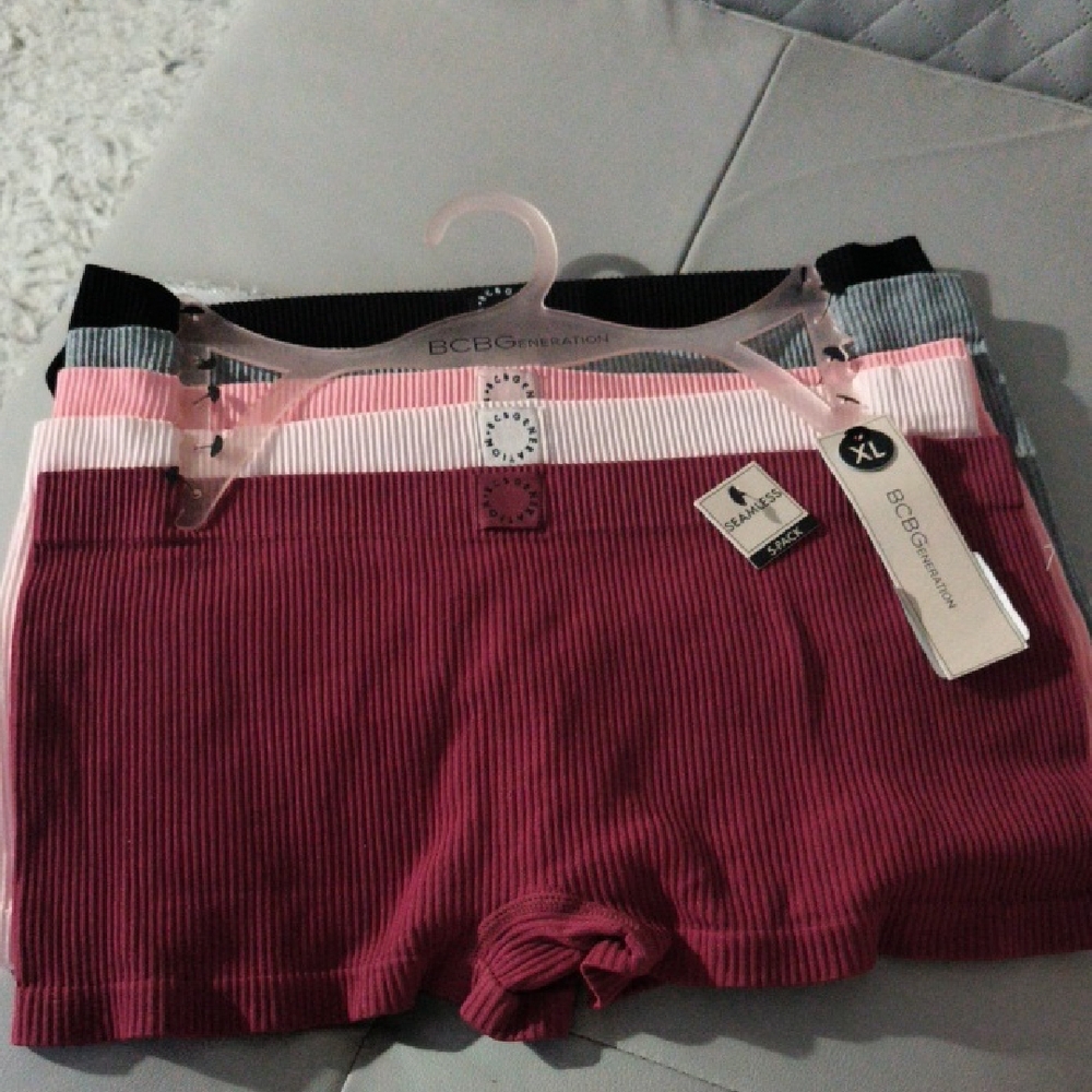 NWT BCBGeneration 3-Pack Seamless Ribbed Boxer Shorts XL